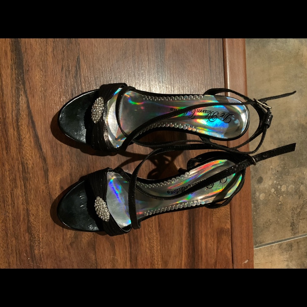 Shoes - Picture 2 of 6